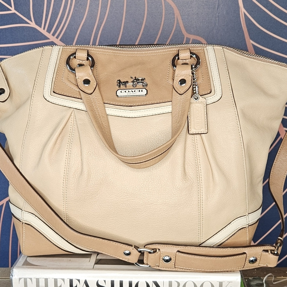 COACH 2009 STAGECOACH TAN, BIEGE, AND CREAM PLEATED LEATHER AUDREY SATCHEL